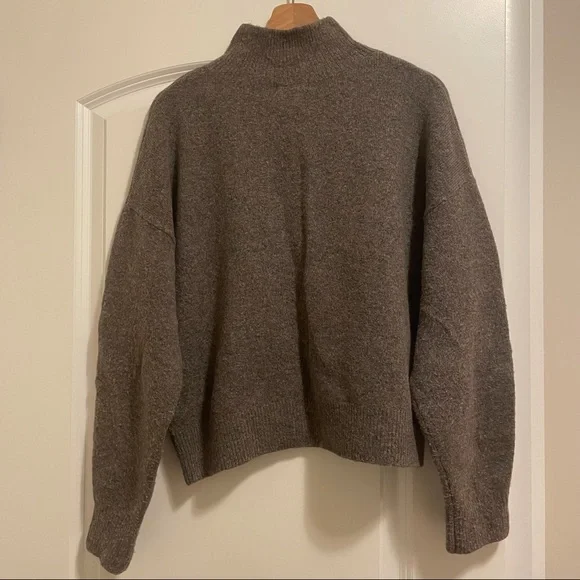 H&M sweater - Picture 2 of 3